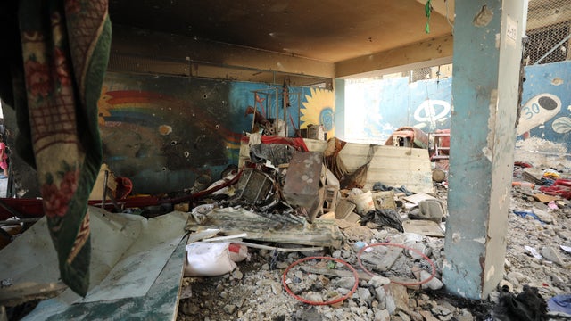 Israeli army attacks the school Palestinians take shelter in