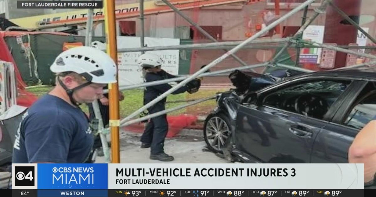 Multi-vehicle crash injures 3 in Fort Lauderdale - CBS Miami