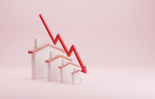 Graph of real estate market where arrowhead is falling. 