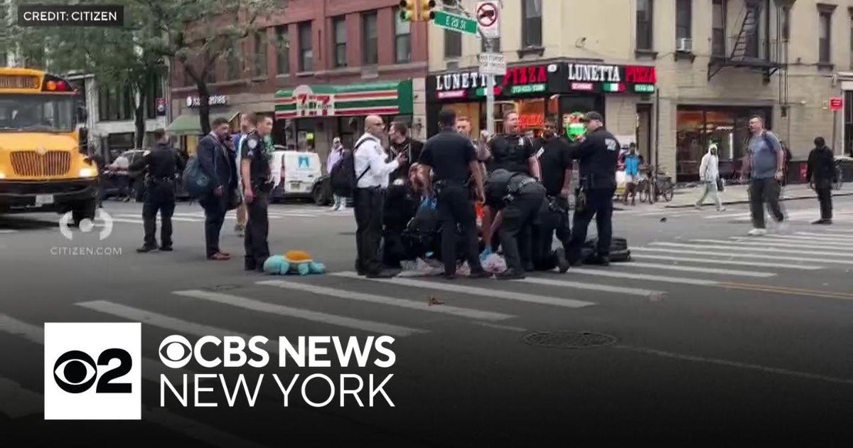 NYPD officer slashed in the face near Gramercy Park - CBS New York