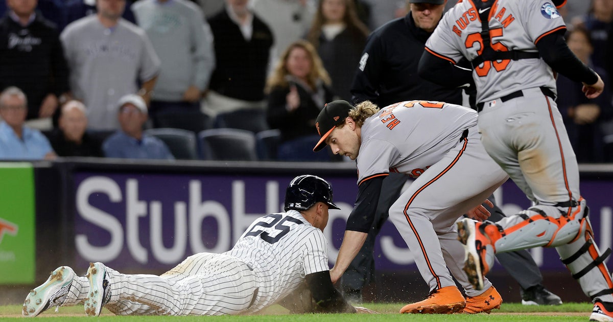 Yankees' AL East celebration delayed after baserunning hurts them in