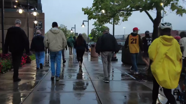 white-sox-fans-in-rain.png 