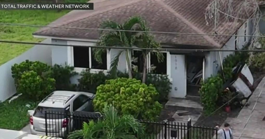 2 people died after being pulled from Brownsville house fire 2 people died after being pulled from Brownsville house fire