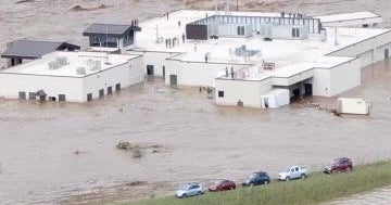 Stranded patients staff airlifted from Tennessee hospital roof amid flooding CBS News Stranded patients staff airlifted from Tennessee hospital roof amid flooding CBS News