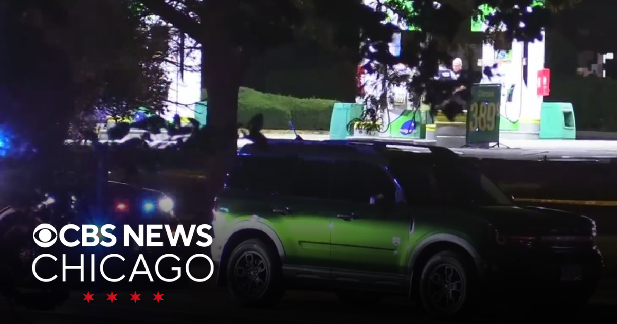 Police chase ends with shooting by police officer in Aurora - CBS Chicago