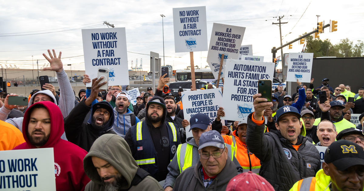 How much do port workers earn? Here are the salaries of the striking workers.