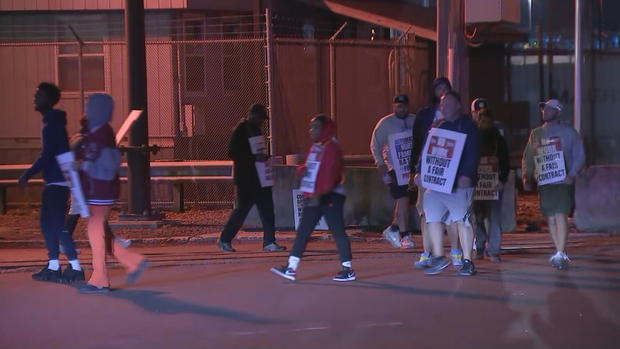 Workers on strike at the Port of Philadelphia 