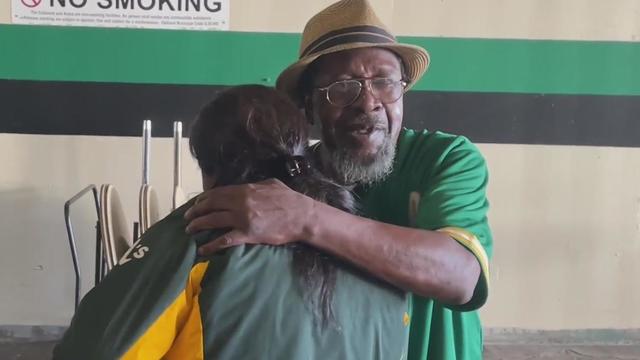 Oakland Coliseum workers say goodbye 