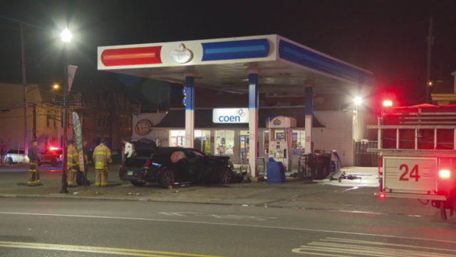 kdka-pittsburgh-police-east-carson-street-gas-station-crash.png 