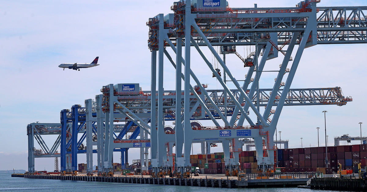 Dockworkers and port operators strike labor deal, again dodging strike