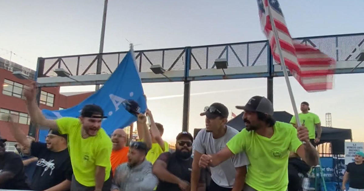 Dockworkers reach tentative agreement, suspending port strike