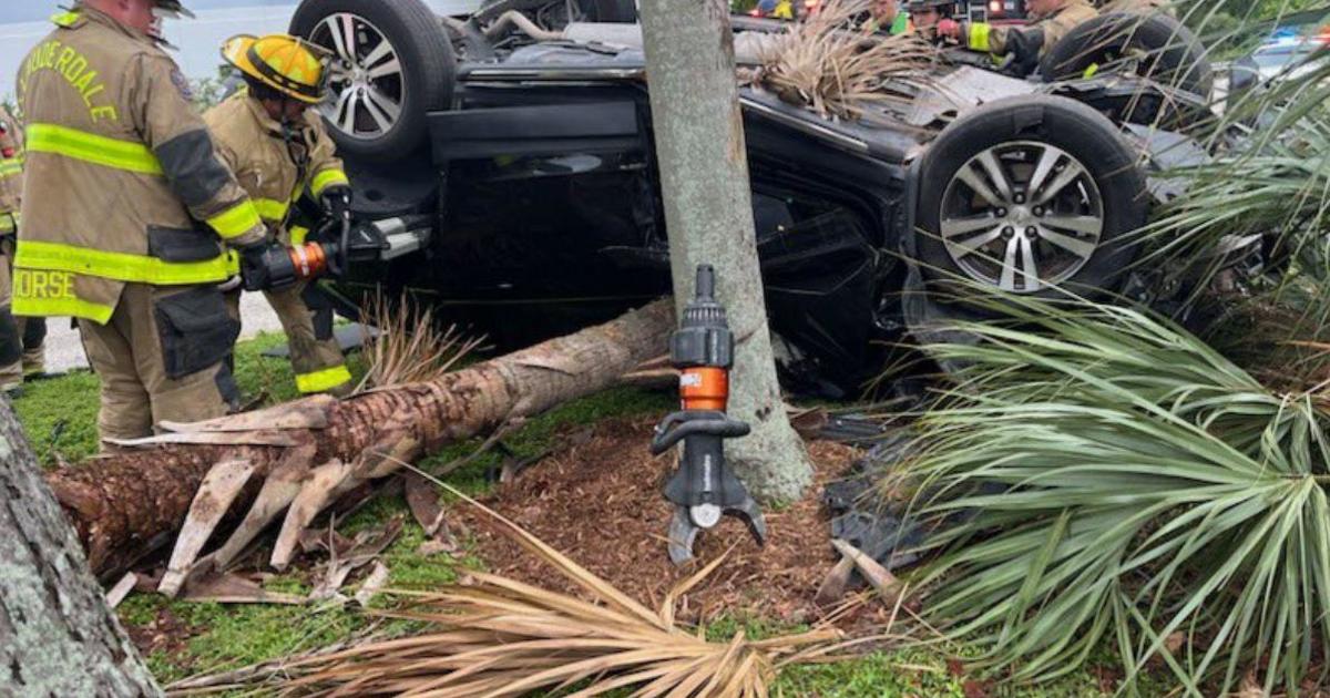 One person dead in car crash near Fort Lauderdale