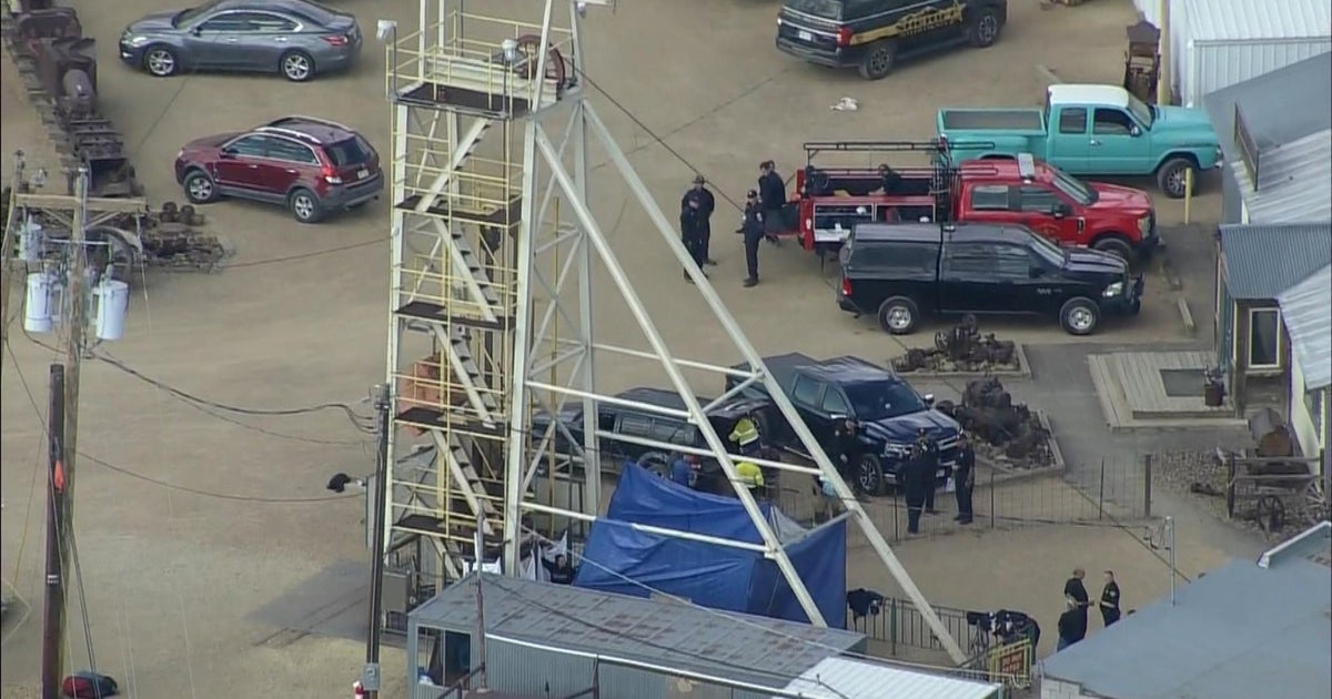 1 dead after malfunction at Colorado tourist mine attraction, 4 hurt