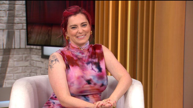 1010-cmo-rachelbloom.jpg 