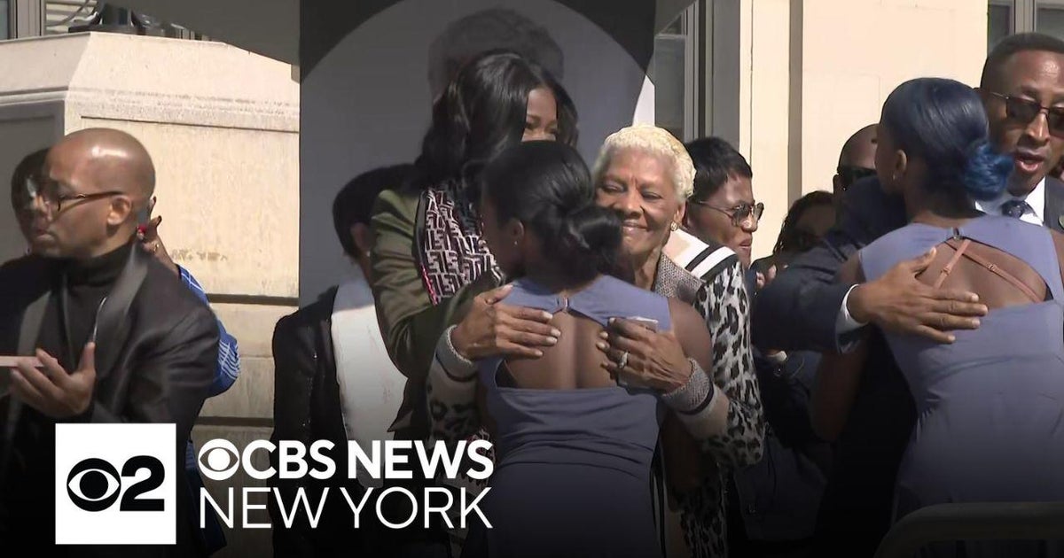 Music legend Dionne Warwick attends street renaming ceremony in East ...