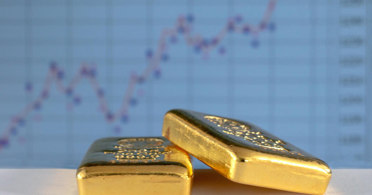 Will the price of gold hit ,000 in 2024? Here’s what experts think.