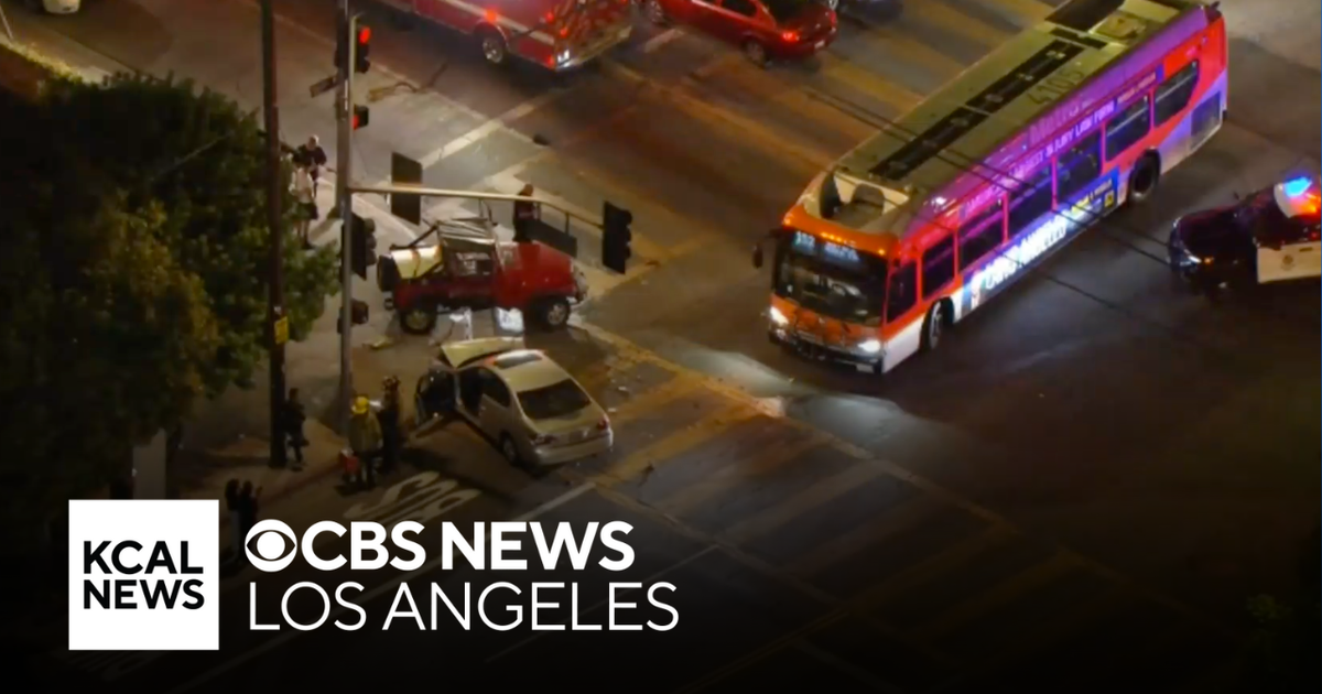 1 hospitalized after 2-car crash in Northridge - CBS Los Angeles