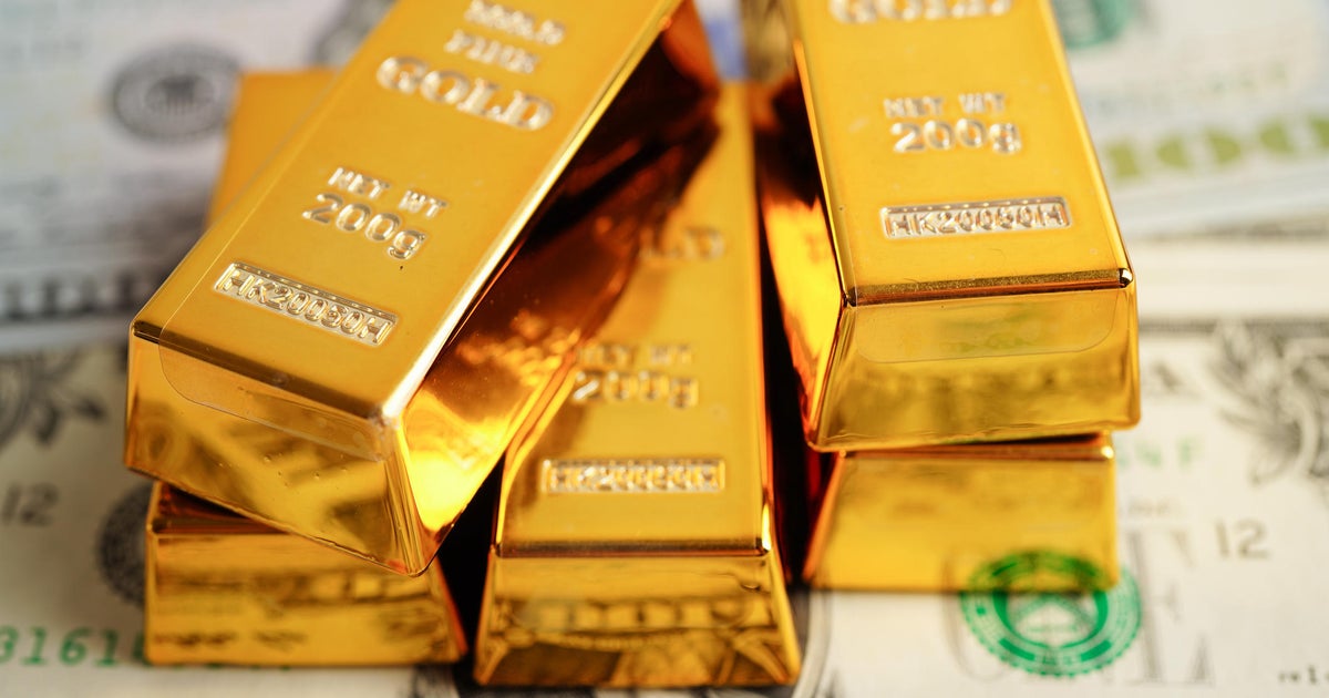Should you wait for the price of gold to fall to invest? Experts weigh in Should you wait for the price of gold to fall to invest? Experts weigh in