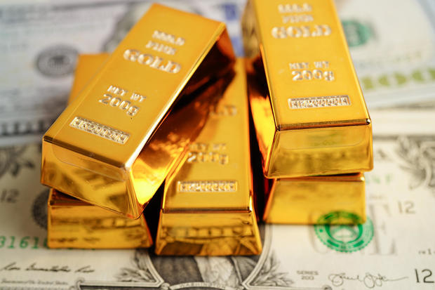 Should you wait for the price of gold to fall to invest? Experts weigh in