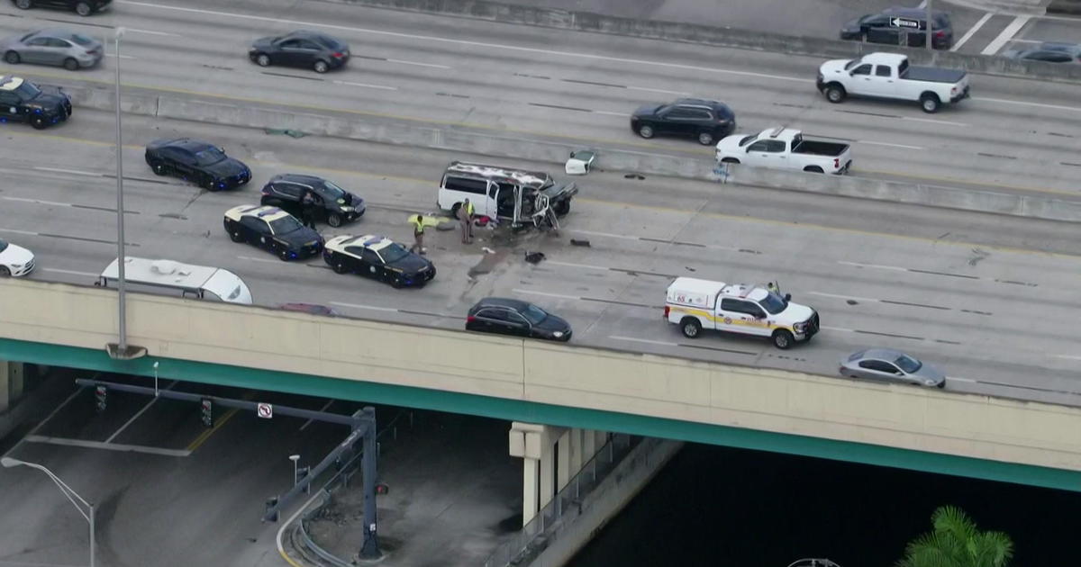 Woman dead, 8 others injured in Turnpike crash