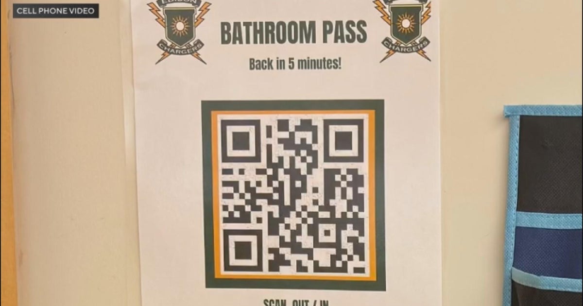 Orange County high school requiring students to scan a QR code before using the bathroom - CBS Los Angeles