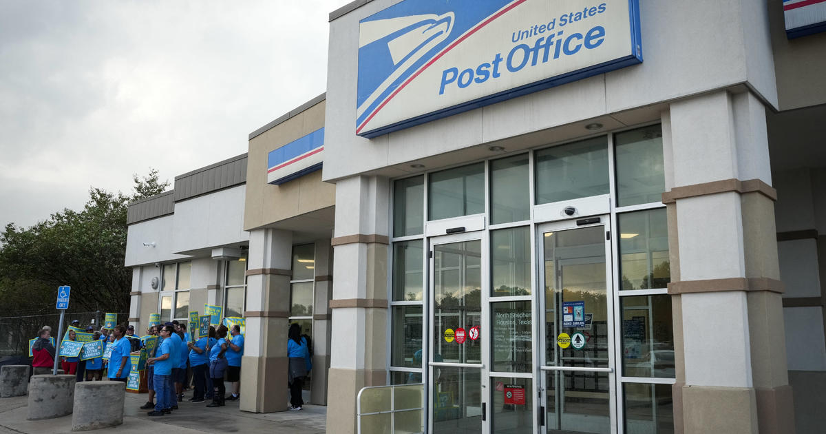 Mail carriers reach tentative contract with USPS that includes pay raises, air-conditioned trucks