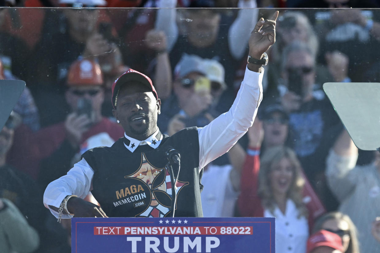 PHOTOS Trump holds rally in Latrobe, Pennsylvania