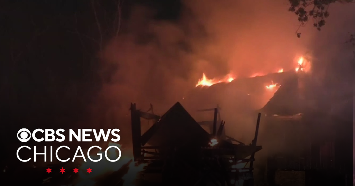 Fire spreads to multiple houses in Chicago Heights - CBS Chicago