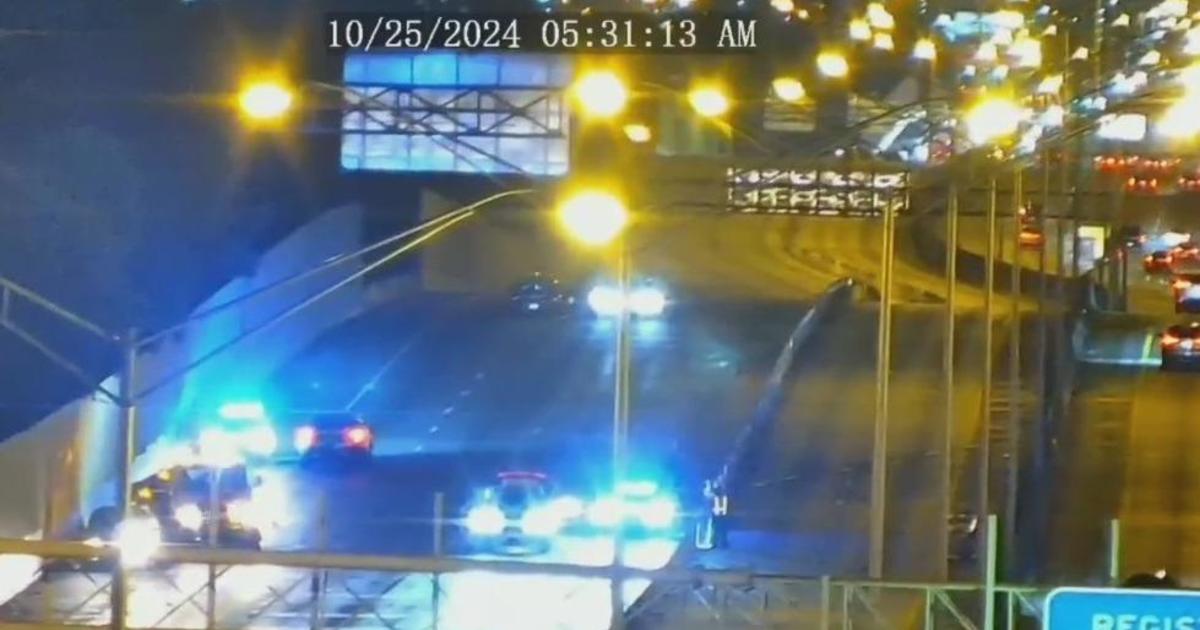 Deadly crash shuts down section of northbound I-95 in Miami-Dade