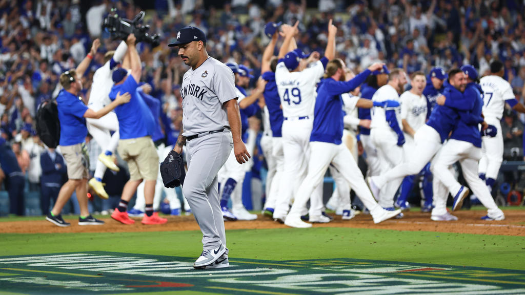 Yankees fall to Dodgers in 10th inning of World Series Game 1