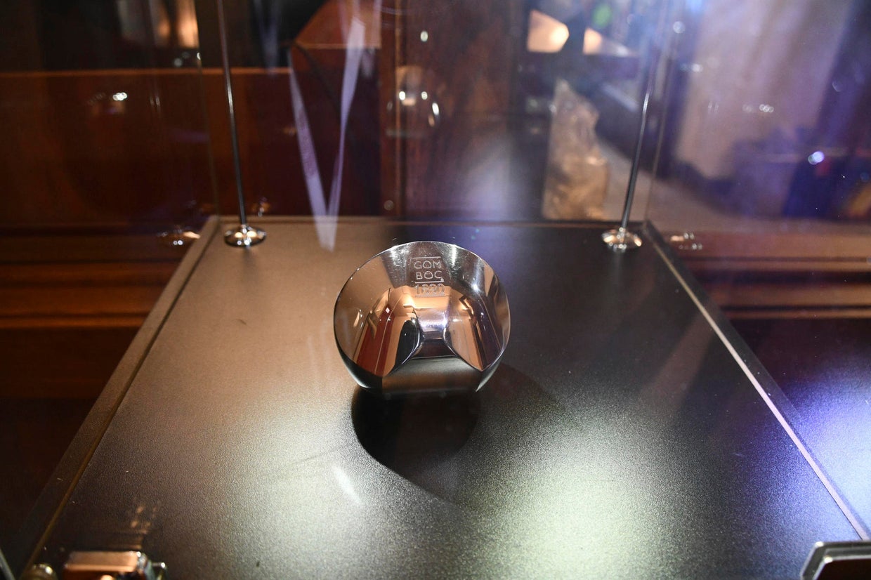 University of Chicago receives mathematically fascinating Gömböc ...