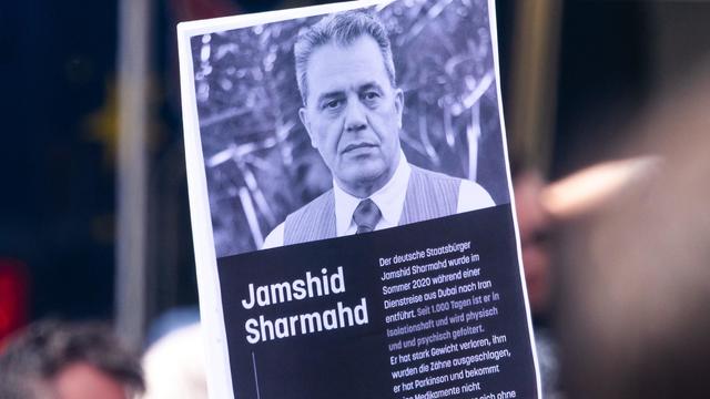  
Prisoner who lived in U.S. executed in Iran over disputed charges 
Jamshid Shamahd was one of several Iranian dissidents abroad in recent years either tricked or kidnapped back to Iran. 
2H ago