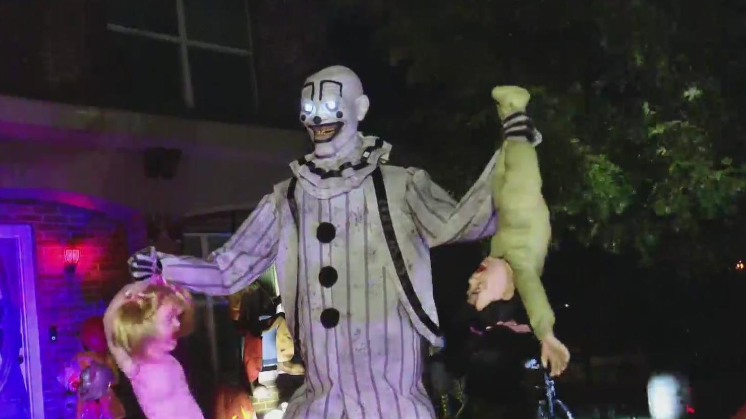 Venus home transforms into Halloween fun house with animatronics