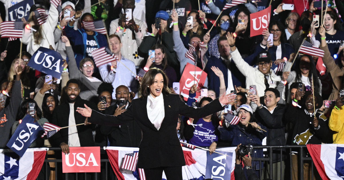 Harris delivers a closing speech on the Ellipse, offering a “different path” than Trump