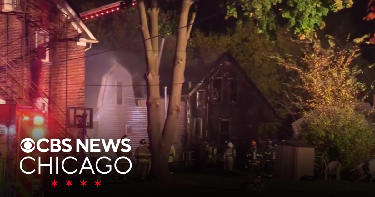 3 suburban Chicago family members killed in house fire - CBS Chicago