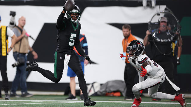 Garrett Wilson #5 of the New York Jets scores a touchdown against Calen Bullock #21 of the Houston Texans during the third quarter at MetLife Stadium on October 31, 2024 in East Rutherford, New Jersey. 