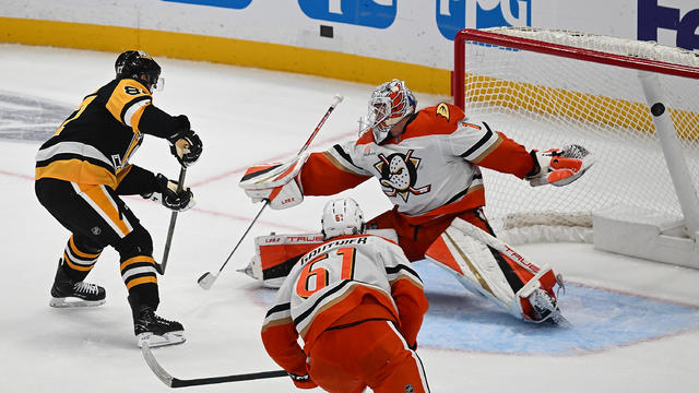 Anaheim Ducks v Pittsburgh Penguins 