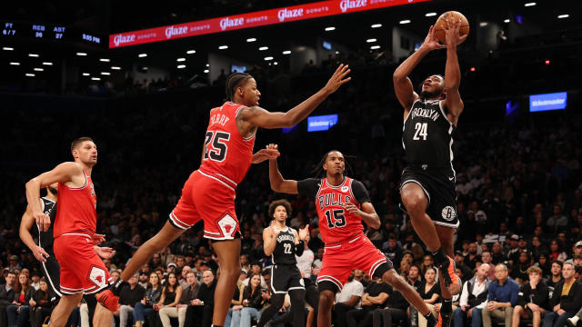 Cam Thomas #24 of the Brooklyn Nets goes to the basket as Dalen Terry #25 and Julian Phillips #15 of the Chicago Bulls defend during the second half at Barclays Center on November 01, 2024 in the Brooklyn borough of New York City. 