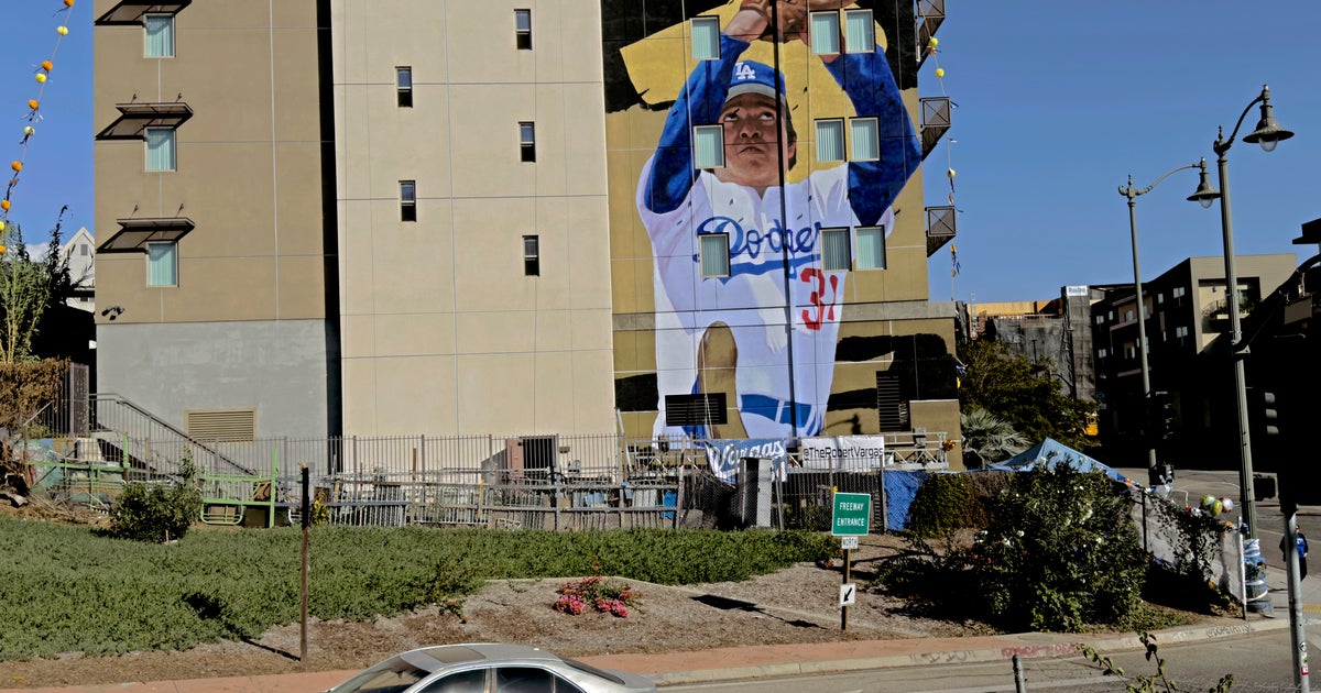 Los Angeles Unveils Fernando Valenzuela Mural