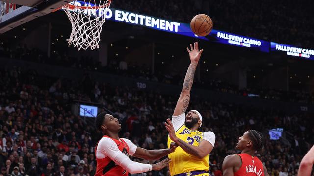 Toronto Raptors fall to the Los Angeles Lakers 