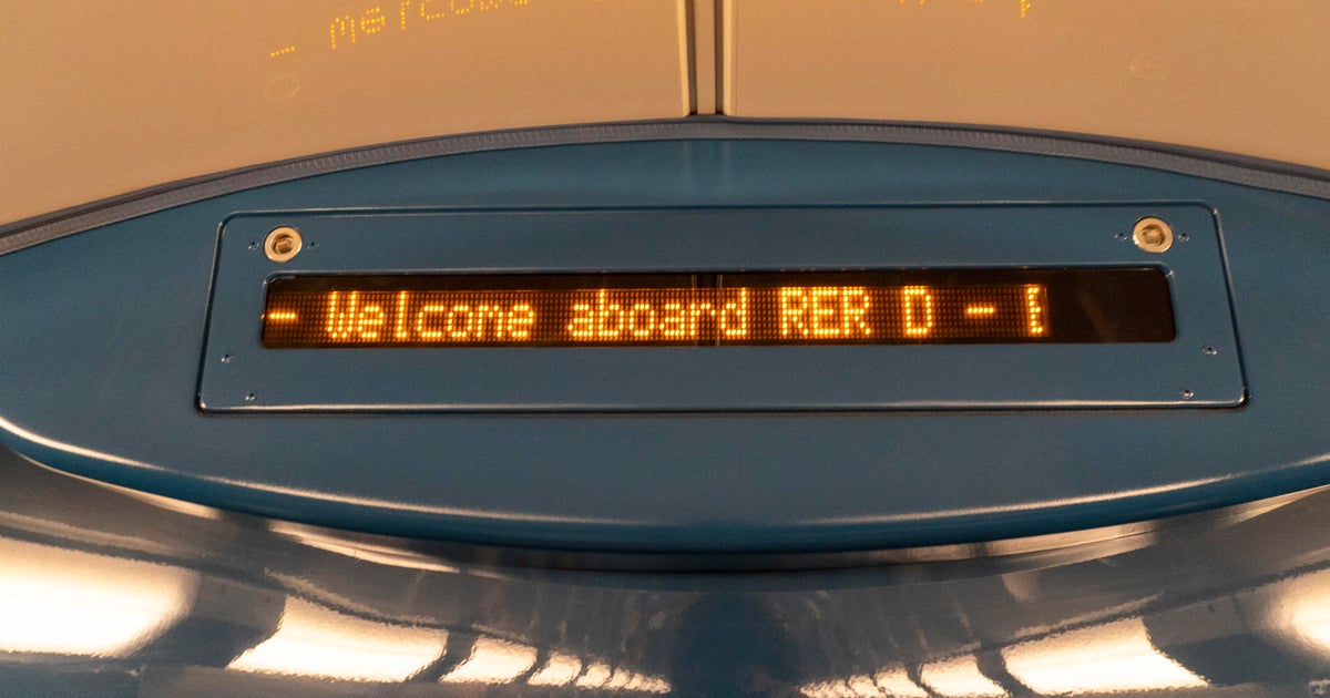 Fransız treninde balta ve samuray kılıcının karıştığı kavgada 4 öğrenci yaralandı, bunlardan biri eli kesilen kurbandı