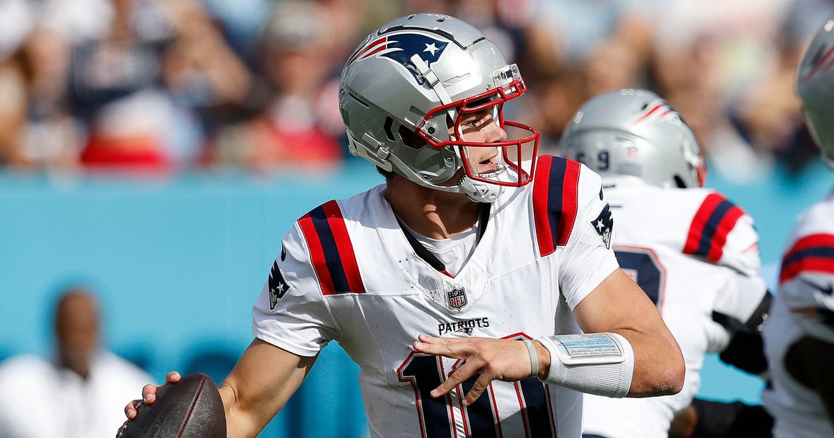 Drake Maye Adjusts as Patriots Quarterback