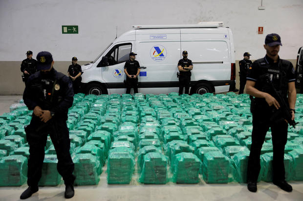 Spanish police seize 13 tons of cocaine hidden in banana shipments, in Algeciras 