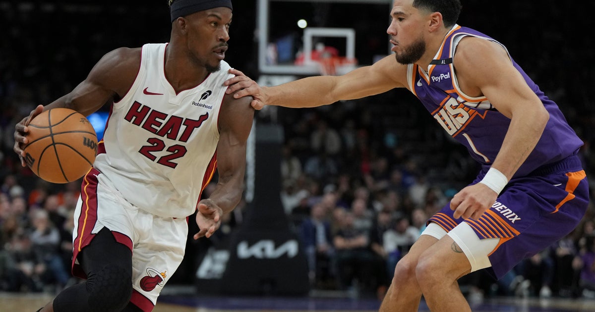 Suns rally from 15 down to beat Heat 115-112 Suns rally from 15 down to beat Heat 115-112