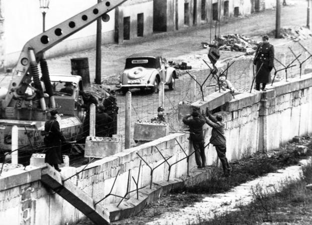 Construction Of The Berlin Wall In 1961 