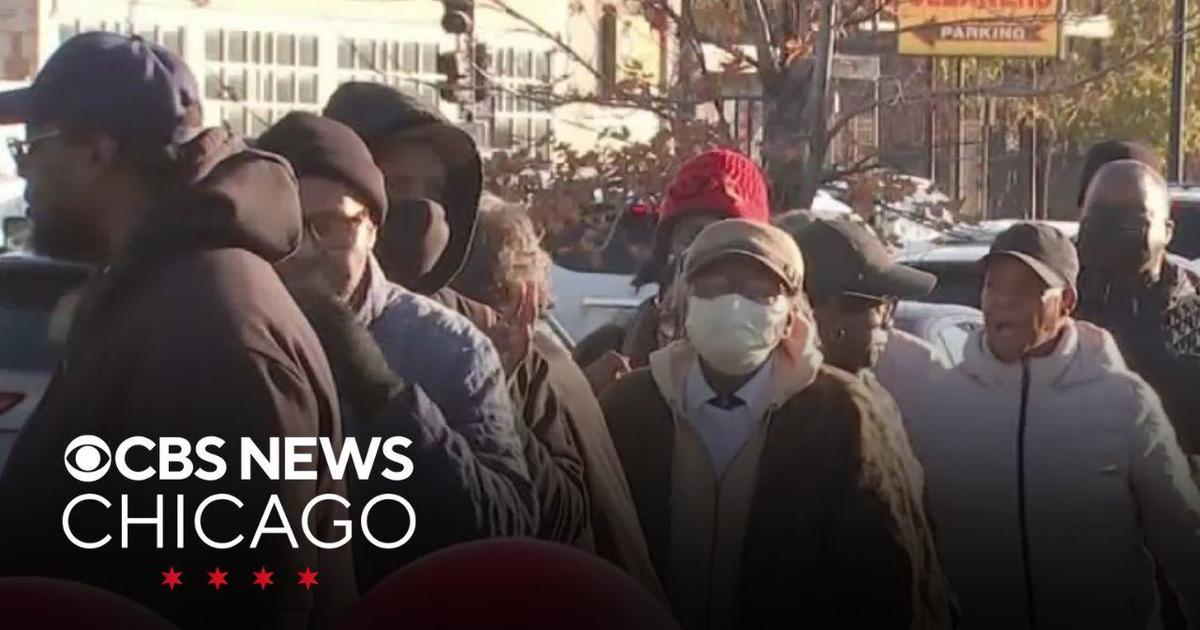 Black McDonald’s Operators Association gives away turkeys in Chicago