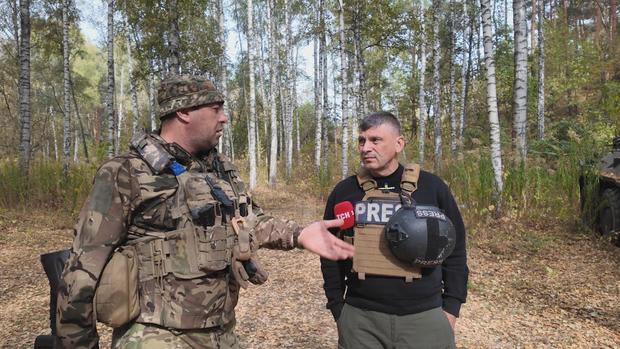 War reporter Andriy Tsaplienko with a soldier 