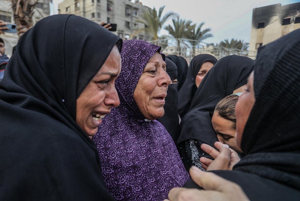 गाजा पट्टी पर इजरायली सेना के हमले जारी हैं