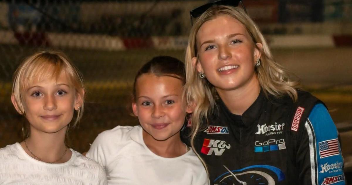 The 2 female racers speeding to break NASCAR's glass ceiling