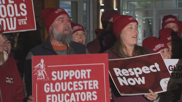 north-shore-teachers-strike-pkg-frame-735.jpg 